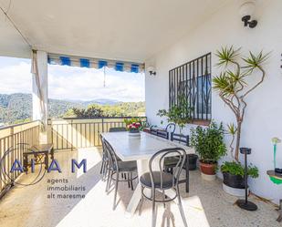 Terrasse von Country house zum verkauf in Santa Susanna mit Klimaanlage, Heizung und Privatgarten