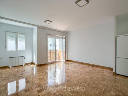 Living room of Flat to rent in  Madrid Capital  with Air Conditioner, Terrace and Balcony