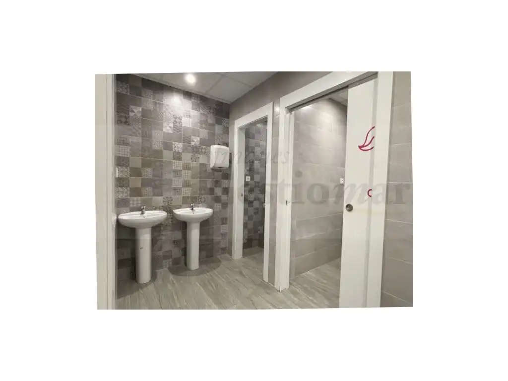 Bathroom of Commercial properties for rent in Cambrils