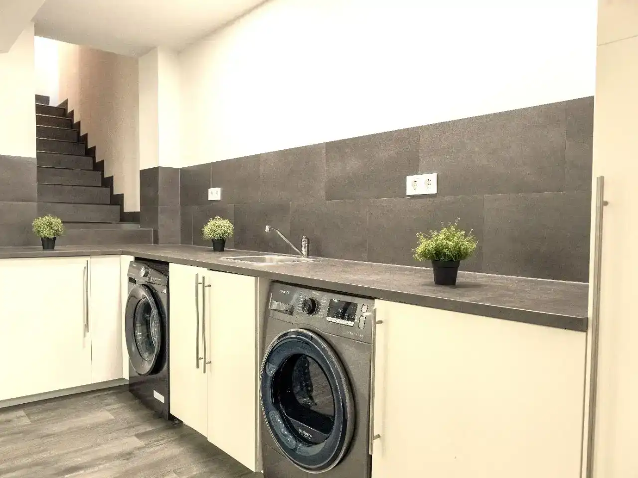 Kitchen of Flat for sale in Boadilla del Monte  with Air Conditioner, Private garden and Parquet flooring