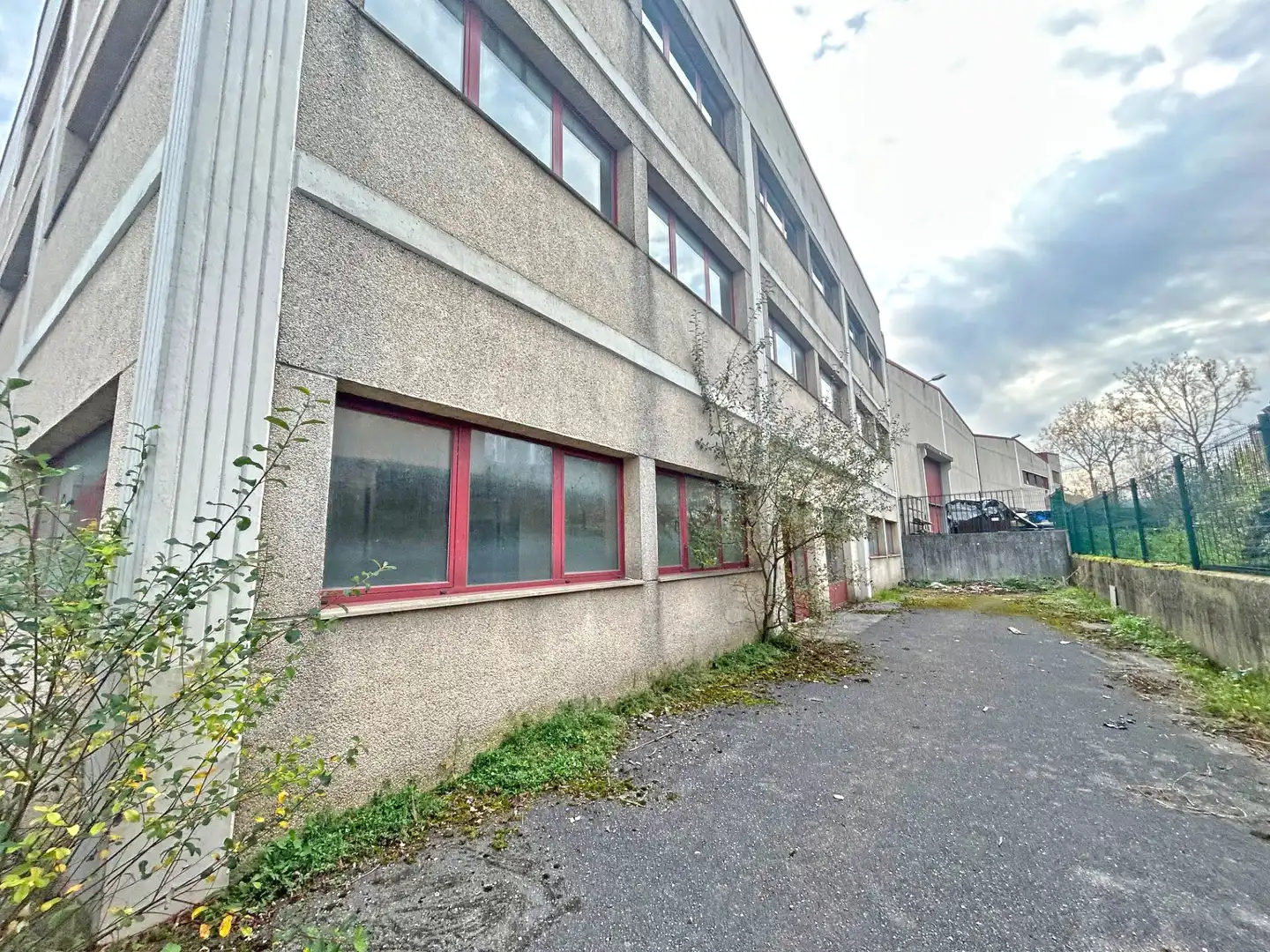 Außenansicht von Gebäude zum Verkauf in Los Corrales de Buelna 