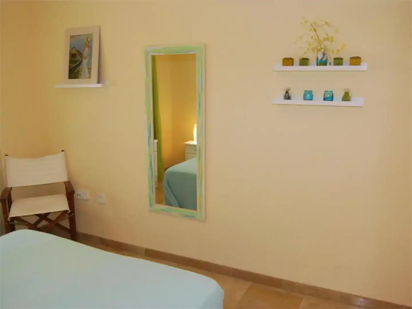 Schlafzimmer von Wohnungen zur Miete in Manilva mit Klimaanlage, Schwimmbad und Möbliert