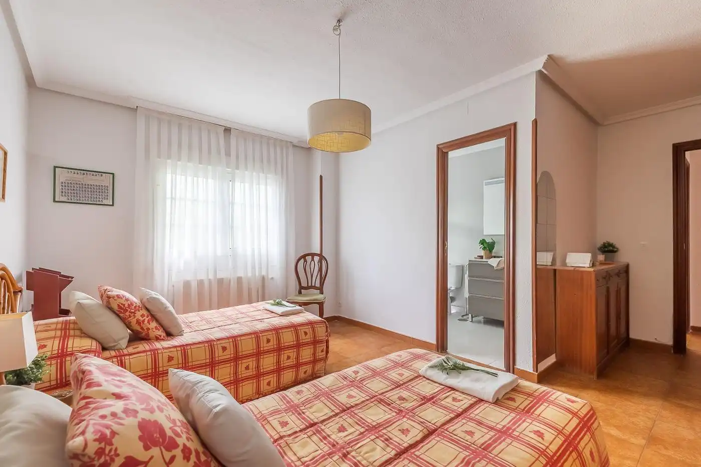 Habitación de Casa o chalet en venta en San Lorenzo de El Escorial con Calefacción, Alarma y Piscina comunitaria
