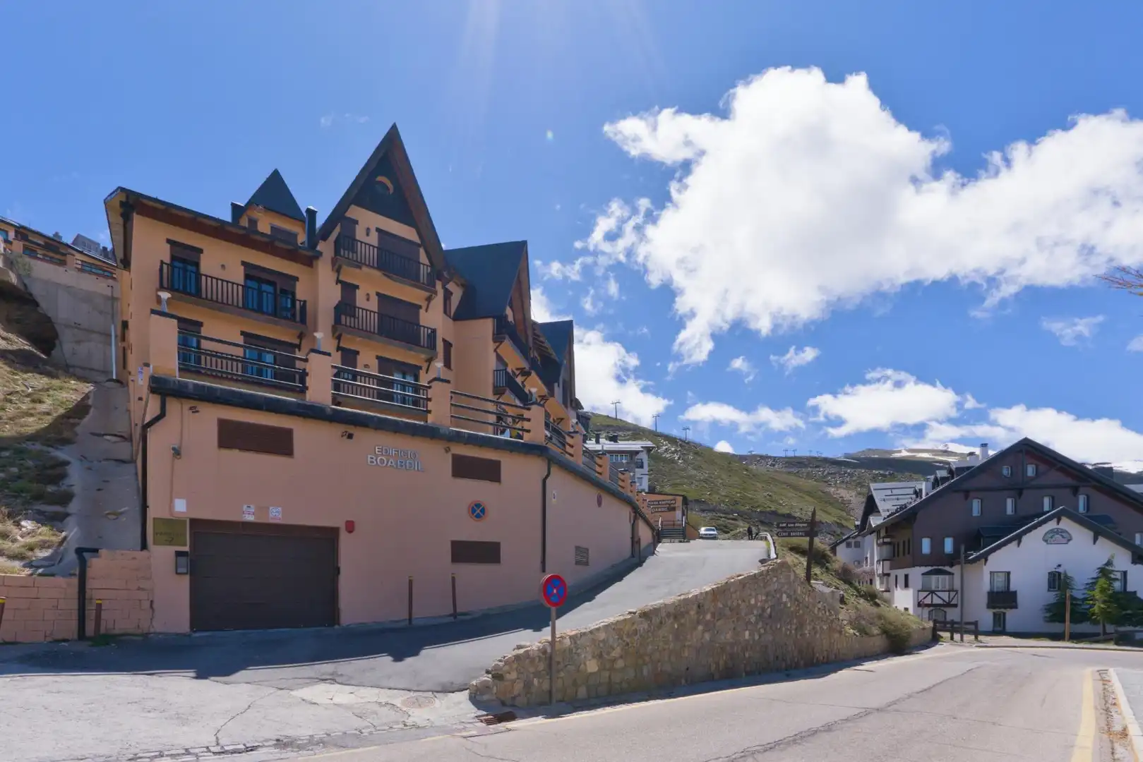 Vista exterior de Apartamento en venta en Sierra Nevada con Terraza, Trastero y Amueblado
