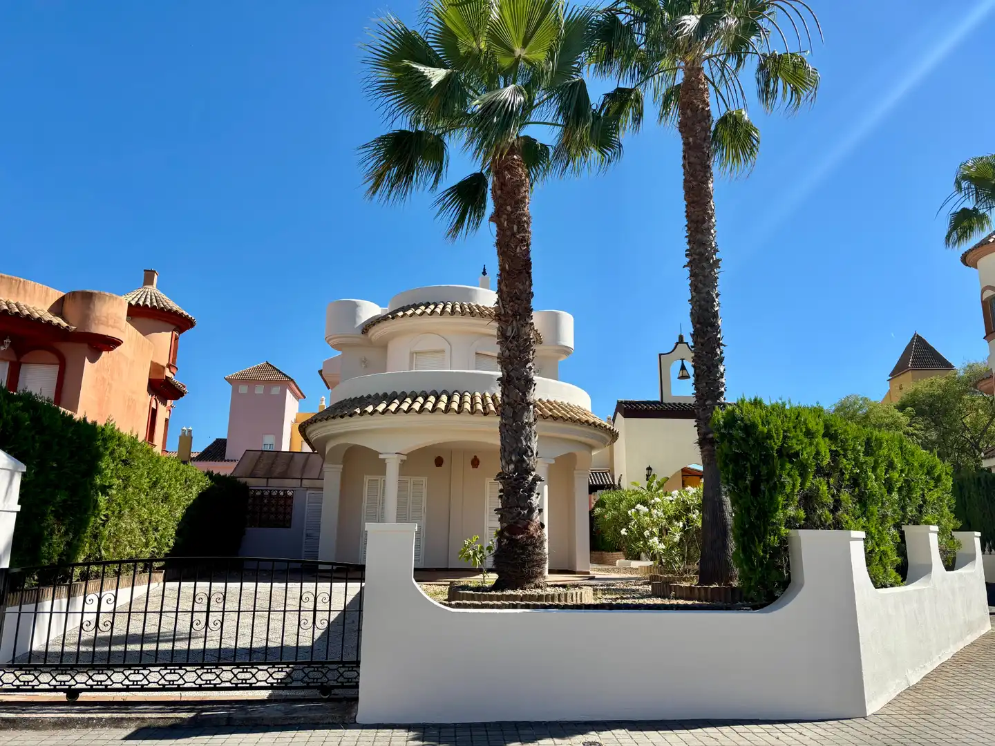 Außenansicht von Haus oder Chalet zur Miete in Islantilla mit Klimaanlage, Heizung und Privatgarten