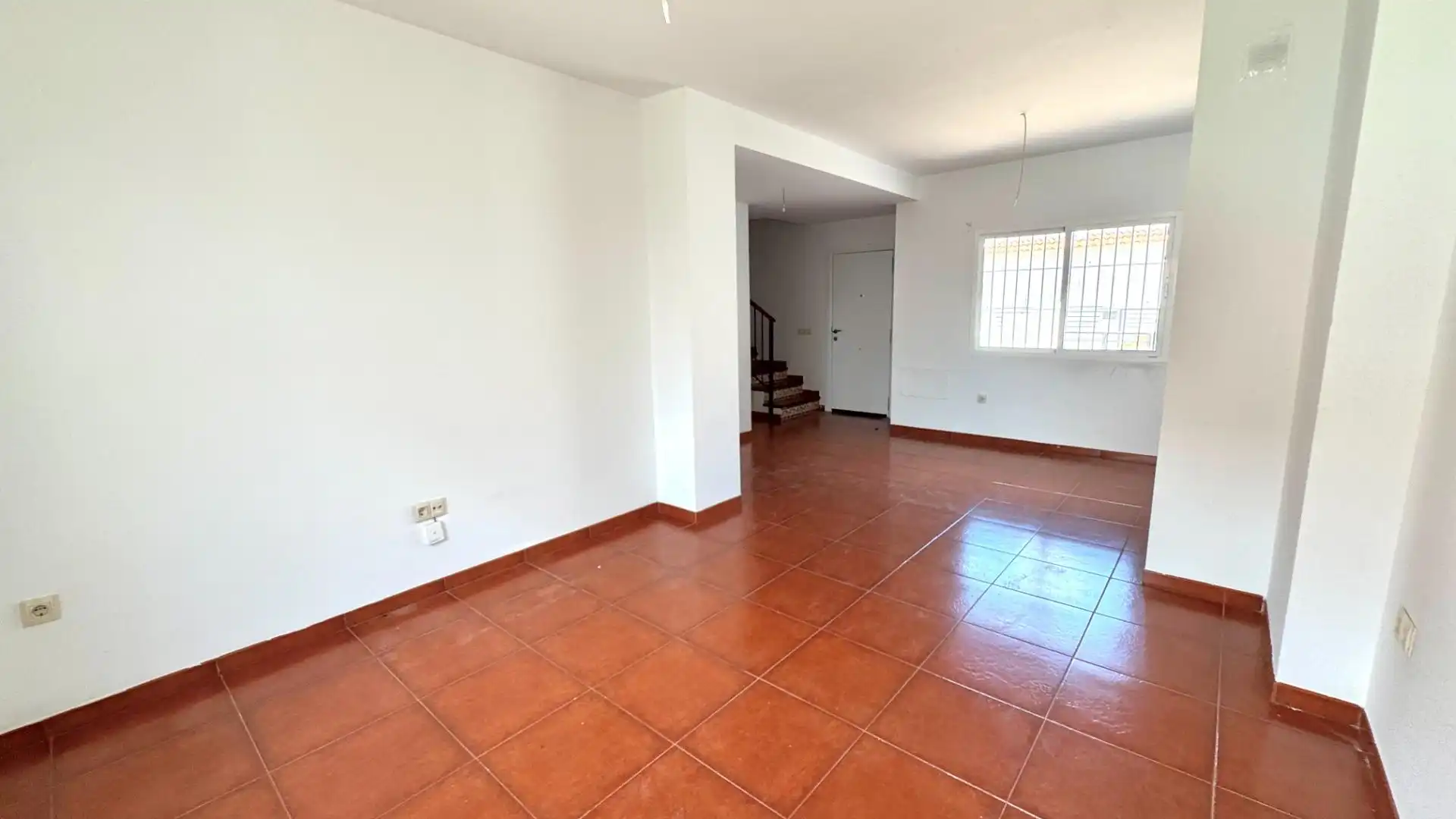 Casa adosada en venta en Campillos con Calefacción y Terraza