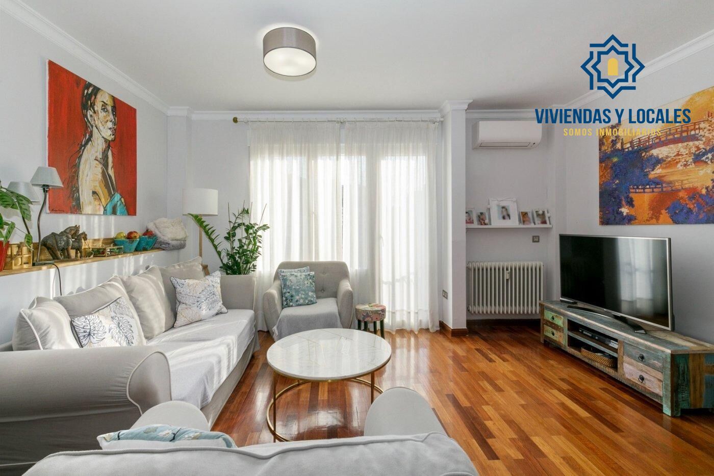 Living room of Flat for sale in  Granada Capital  with Air Conditioner, Heating and Parquet flooring