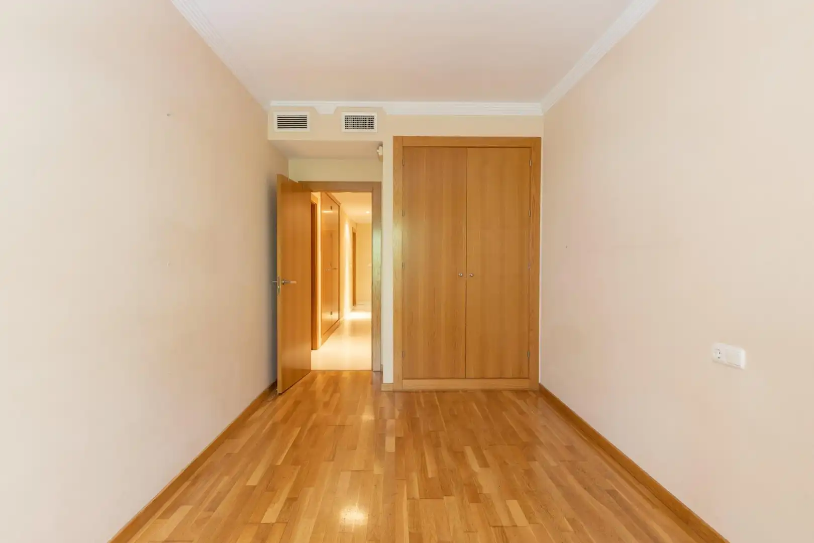 Flat for sale in Granada  with Air Conditioner and Heating