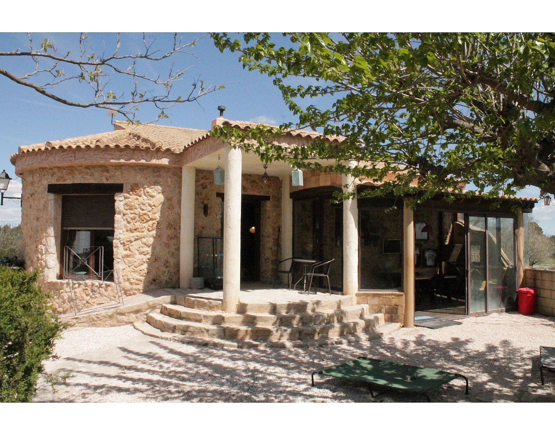 Vista exterior de Finca rústica en venda en Villena amb Terrassa