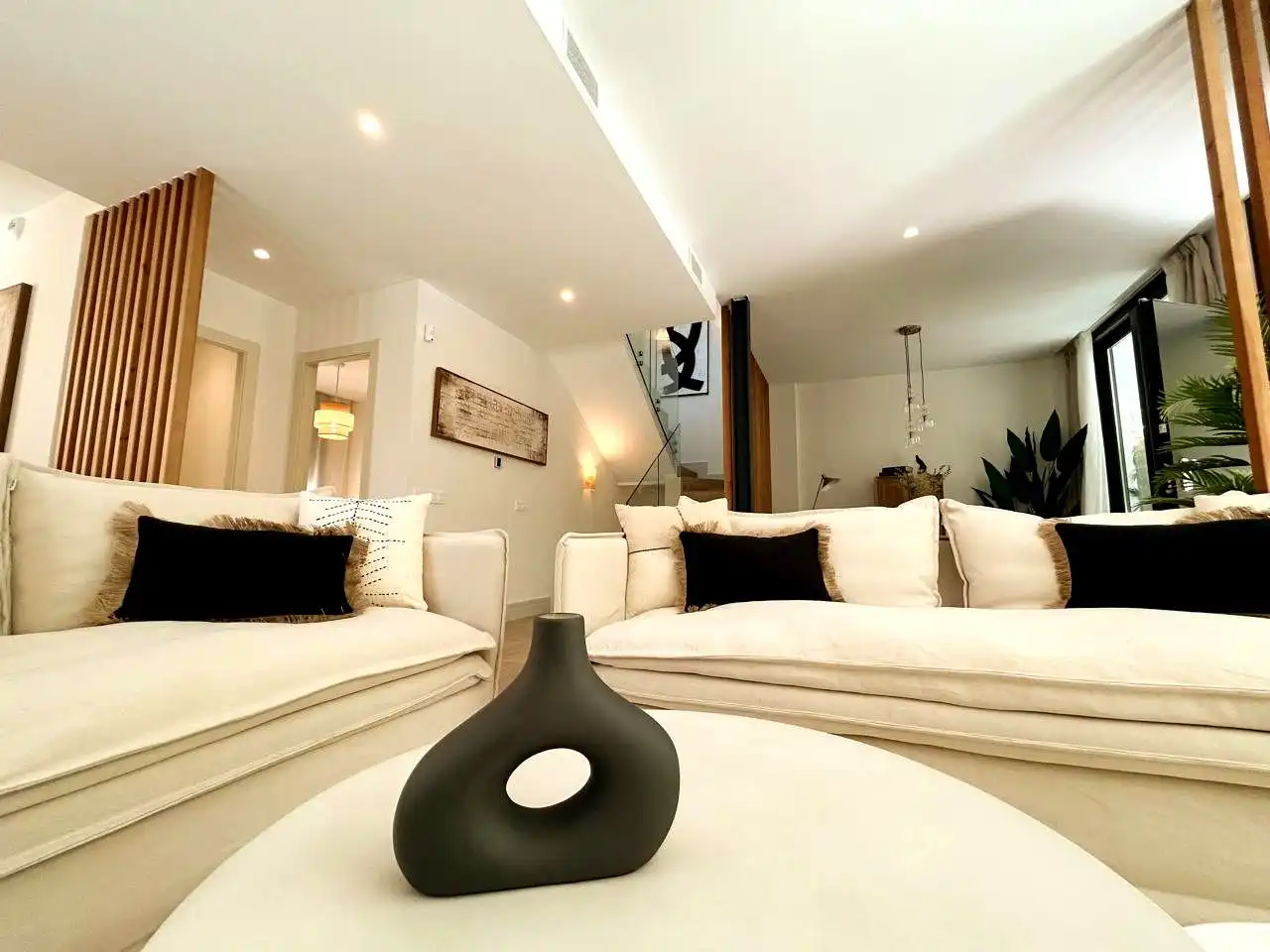 Living room of Detached homes for sale in Málaga Capital  with Air Conditioner, Heating and Private garden