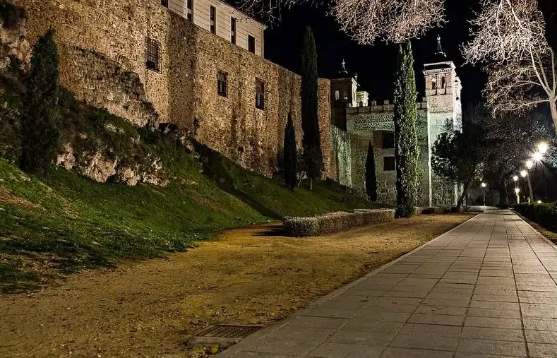 Außenansicht von Gebäude zum Verkauf in Toledo