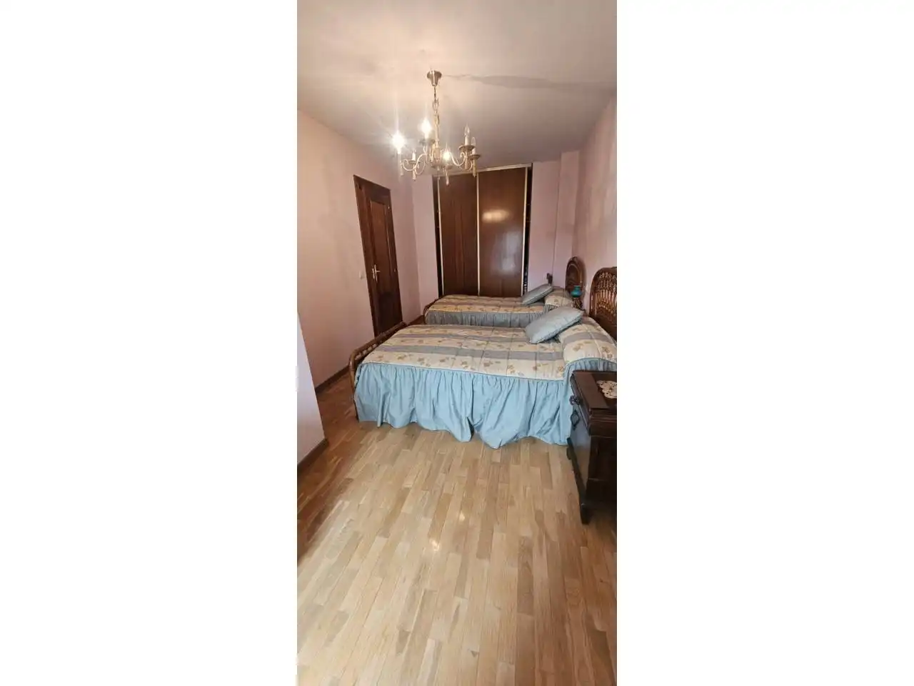 Dormitori de Apartament en venda en León Capital  amb Calefacció, Parquet i Traster