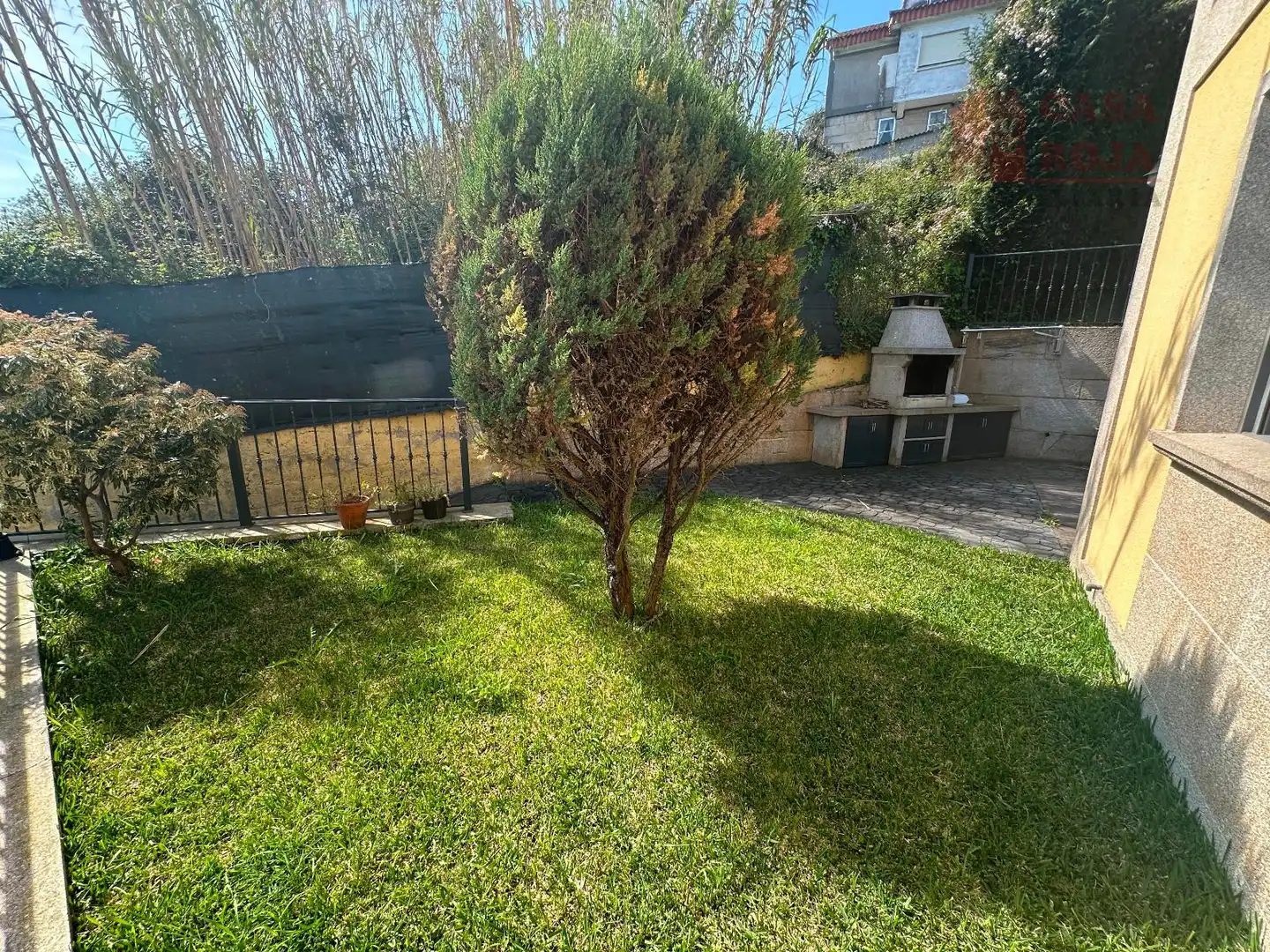 Jardí de Casa o xalet en venda en Cangas  amb Calefacció, Terrassa i Traster