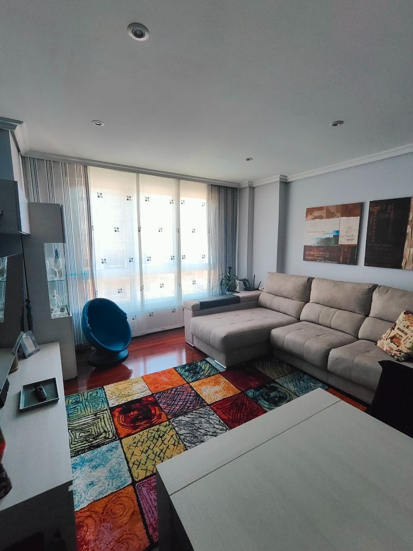 Sala d'estar de Pis en venda en Vigo  amb Calefacció, Parquet i Traster
