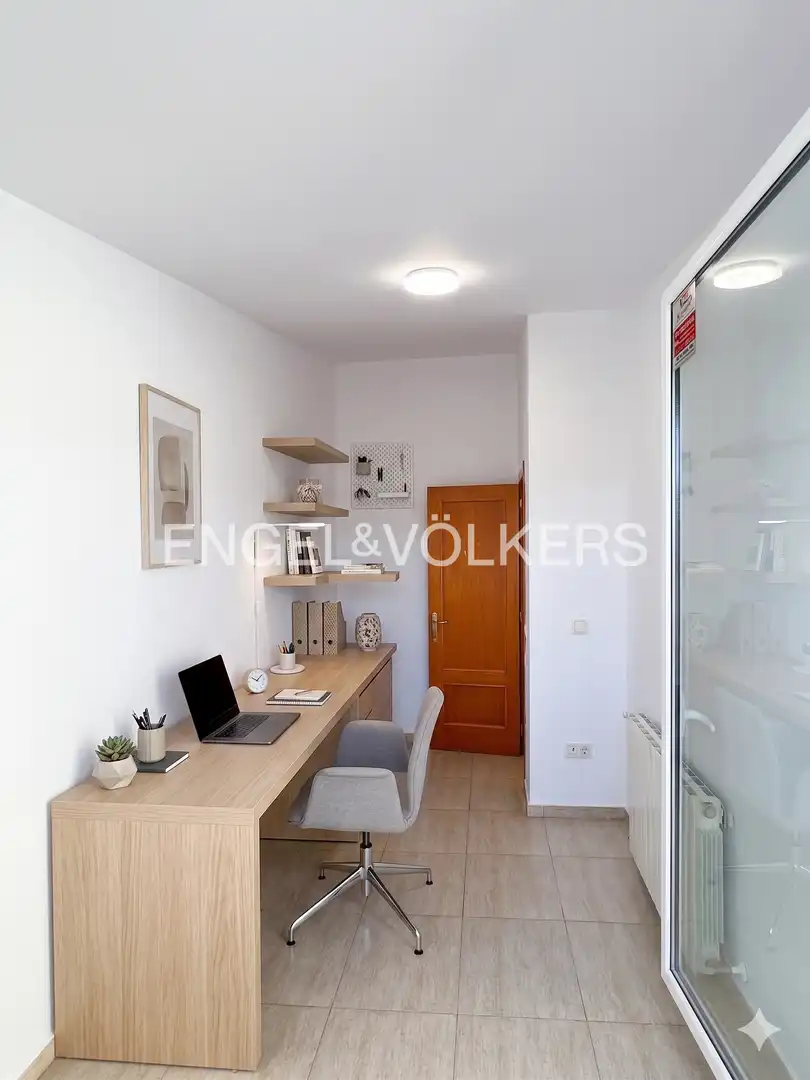 Maisonette zum Verkauf in Rubí mit Klimaanlage, Heizung und Parkett