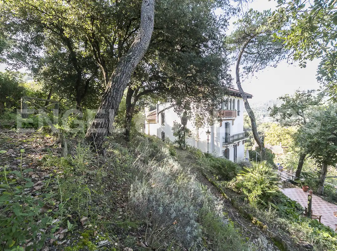 Außenansicht von Haus oder Chalet zum Verkauf in Barcelona mit Heizung, Terrasse und Abstellraum