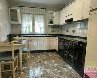 Cuina de Pis de lloguer en Oviedo  amb Calefacció, Traster i Moblat