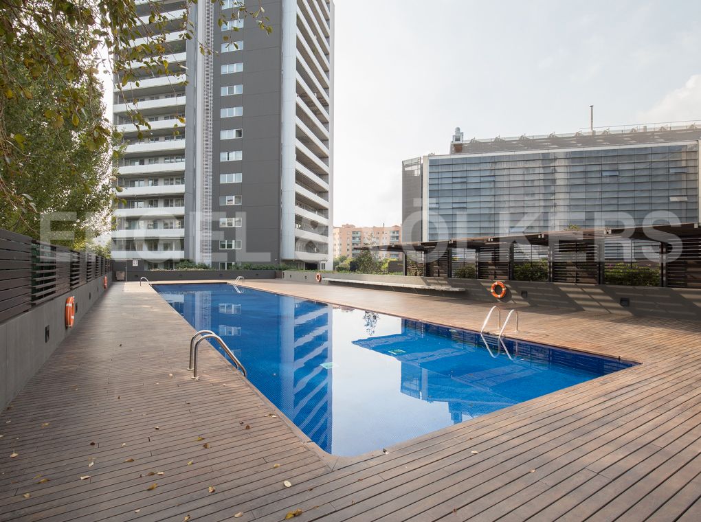 Swimming pool of Apartment for sale in  Barcelona Capital  with Air Conditioner, Heating and Parquet flooring