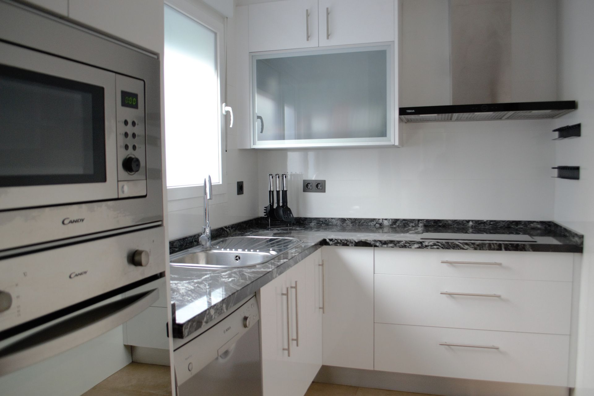 Kitchen of House or chalet to rent in  Granada Capital  with Air Conditioner, Heating and Terrace