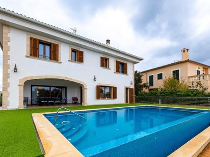 Vista exterior de Casa o xalet en venda en Campos amb Terrassa, Piscina i Balcó