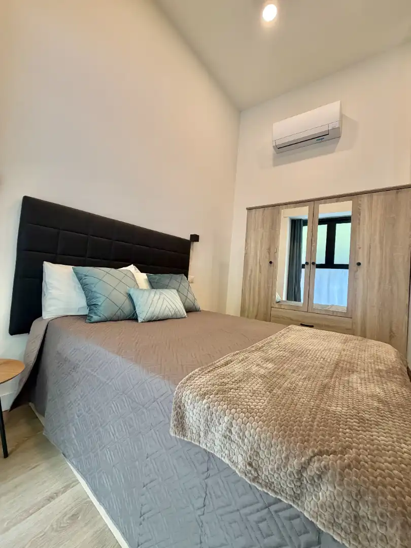 Schlafzimmer von Geschaftsraum zum Verkauf in Madrid mit Klimaanlage, Heizung und Möbliert