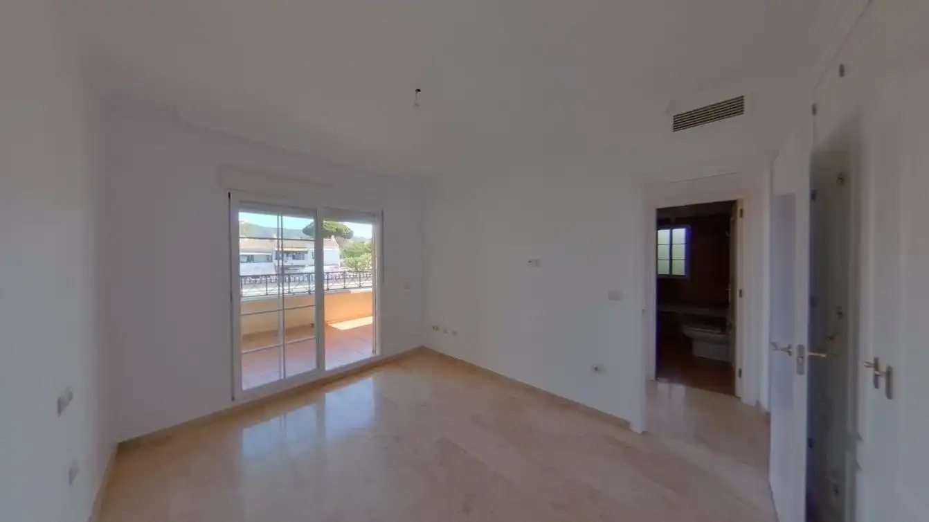 Habitación de Dúplex en venta en Marbella