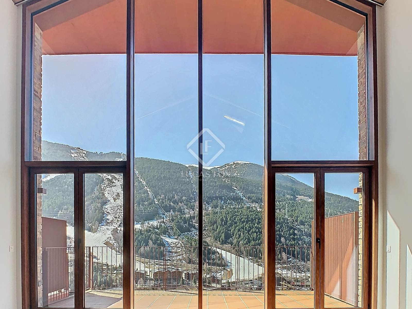 Exterior view of House or chalet for sale in  Madrid Capital  with Air Conditioner, Heating and Parquet flooring