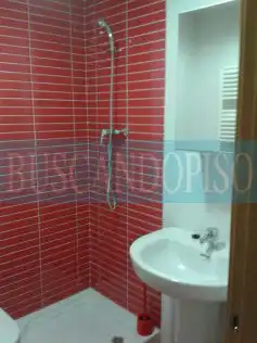 Badezimmer von Wohnungen zur Miete in  Logroño mit Heizung, Parkett und Abstellraum