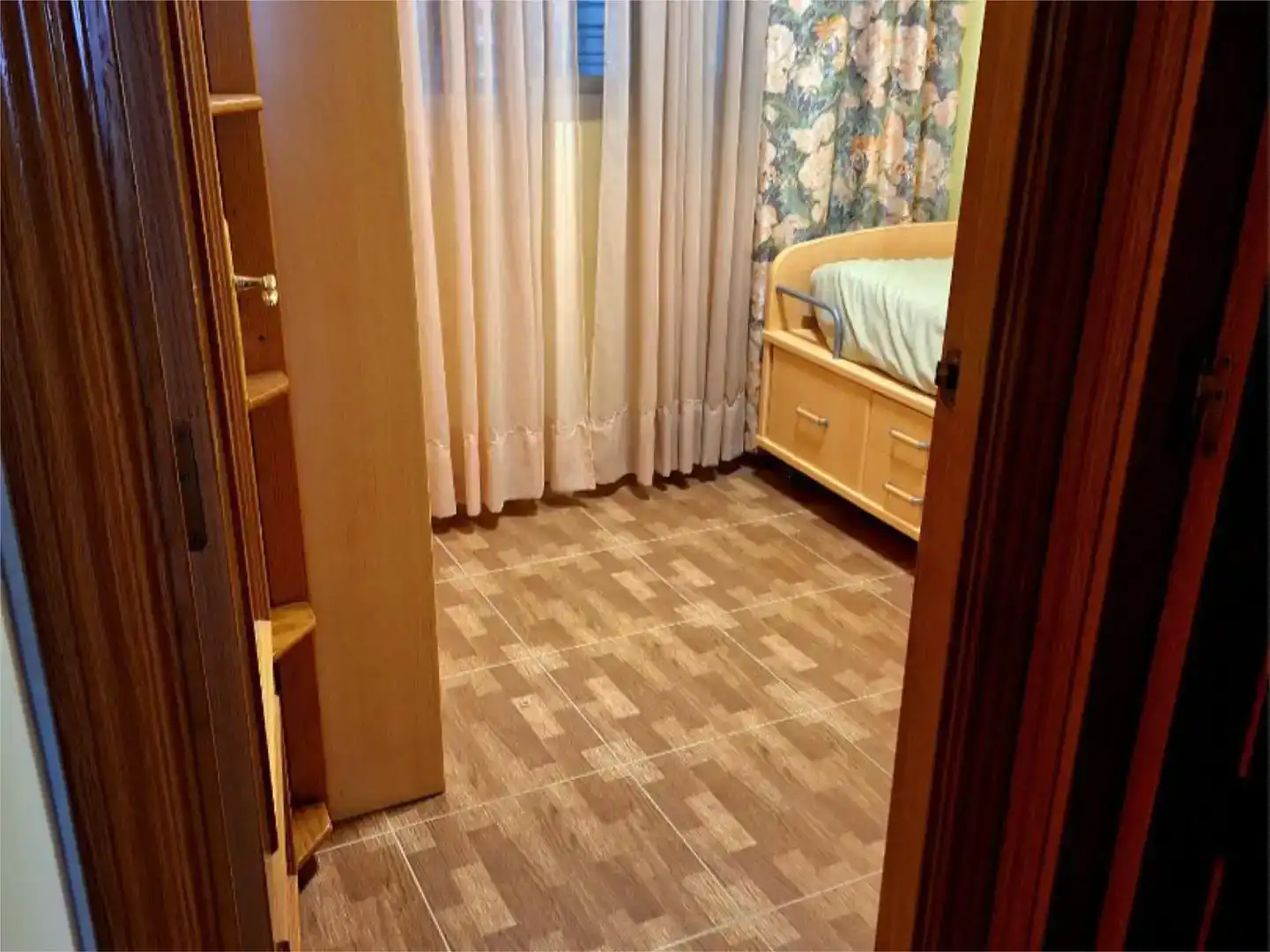 Bedroom of Flat for share in Cornellà de Llobregat  with Air Conditioner, Furnished and Balcony