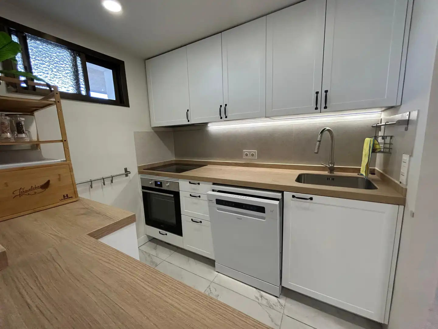 Cocina de Piso de alquiler en Estepona con Aire acondicionado, Terraza y Amueblado