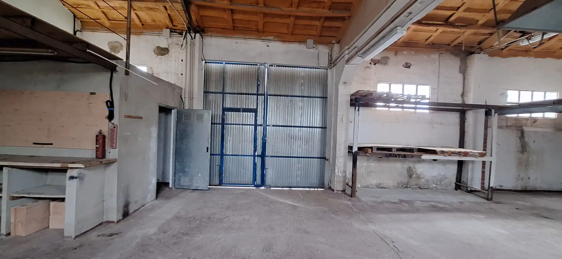 Industrial buildings for sale in Manises
