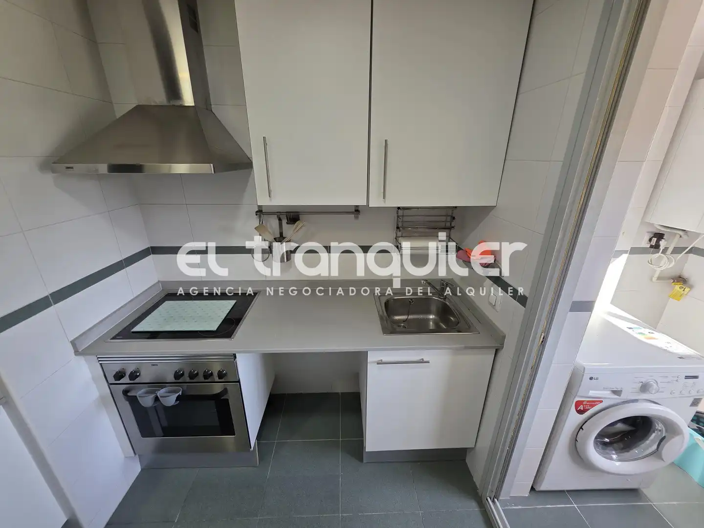 Kitchen of Flat for rent in Madrid  with Air Conditioner, Parquet flooring and Storage room