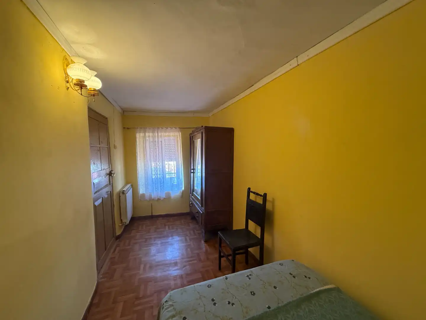 Dormitori de Casa o xalet en venda en Villaturde amb Calefacció, Moblat i Forn