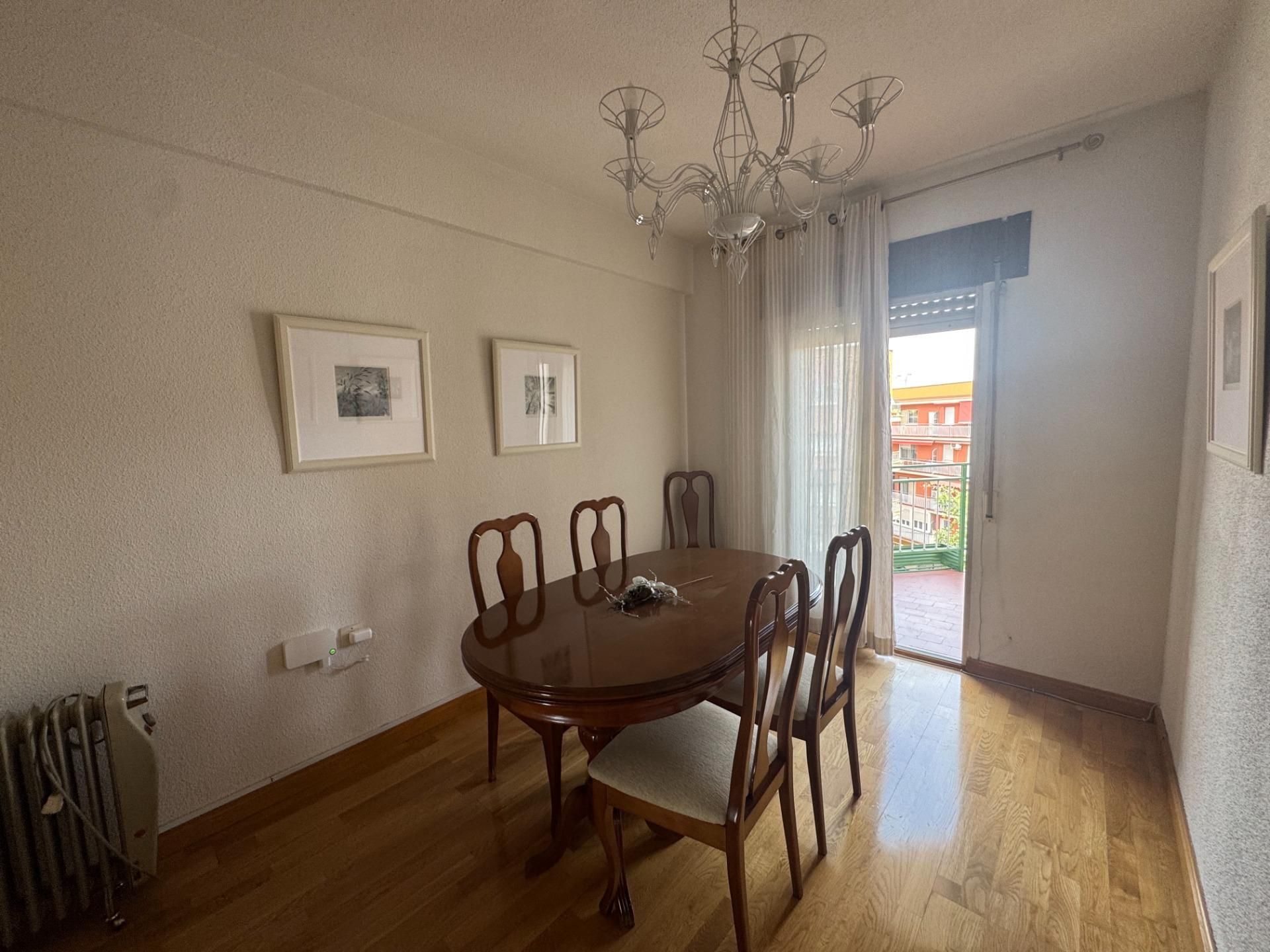 Comedor de Piso en venta en  Madrid Capital con Calefacción y Terraza