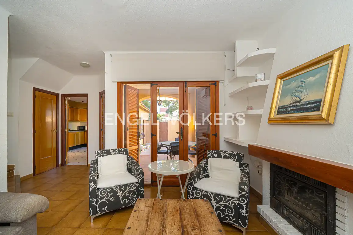 Sala de estar de Casa adosada en venta en Benidorm con Aire acondicionado, Jardín privado y Piscina comunitaria