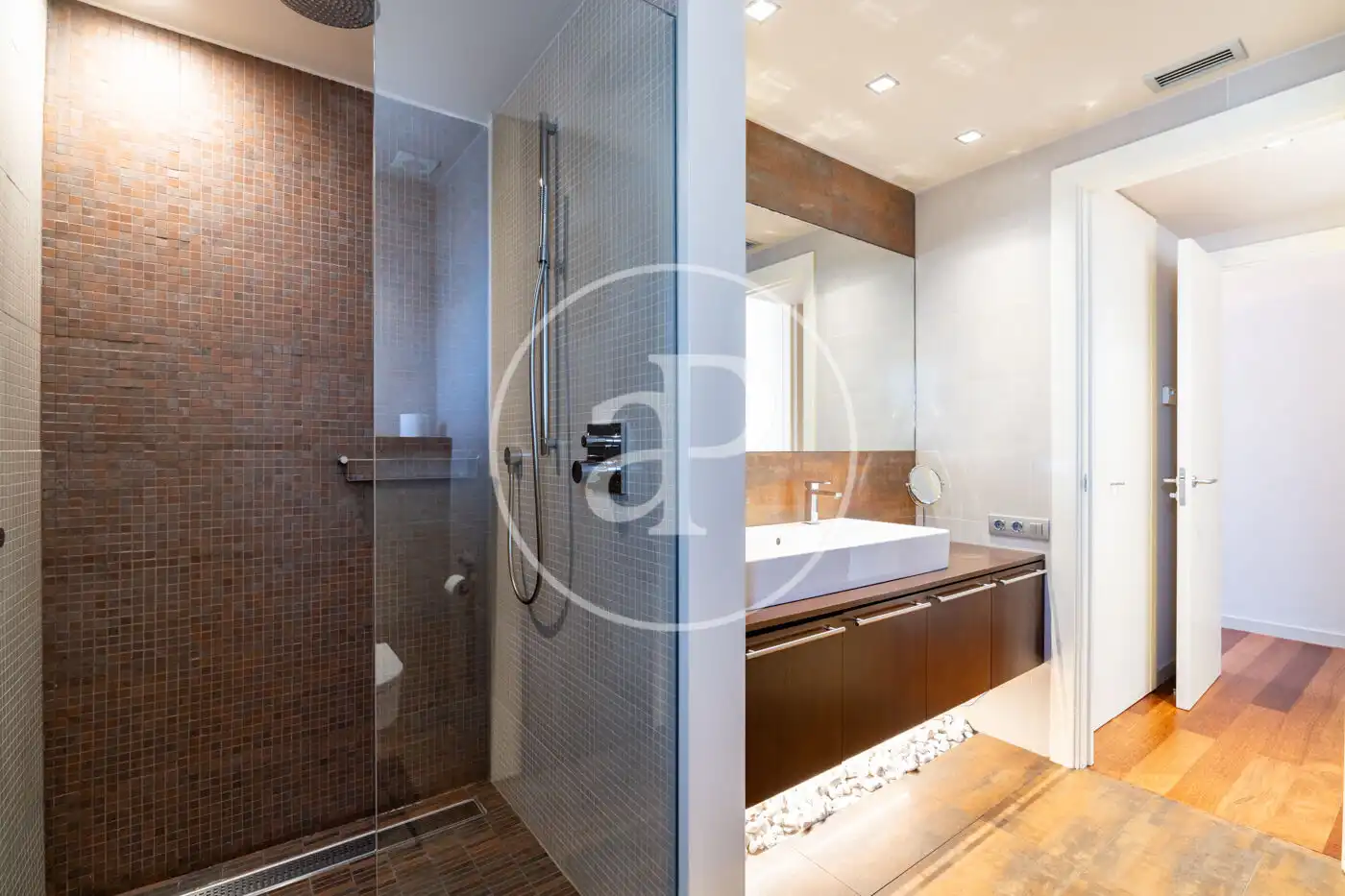 Baño de Piso de alquiler en Barcelona con Aire acondicionado, Calefacción y Terraza