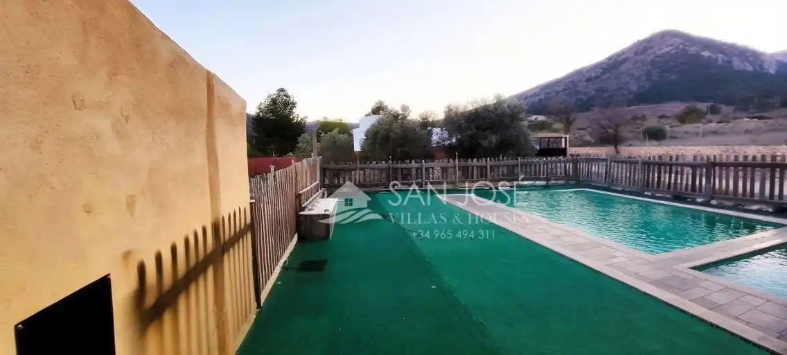 Piscina de Casa o xalet en venda en Monóvar  / Monòver amb Calefacció, Traster i Piscina