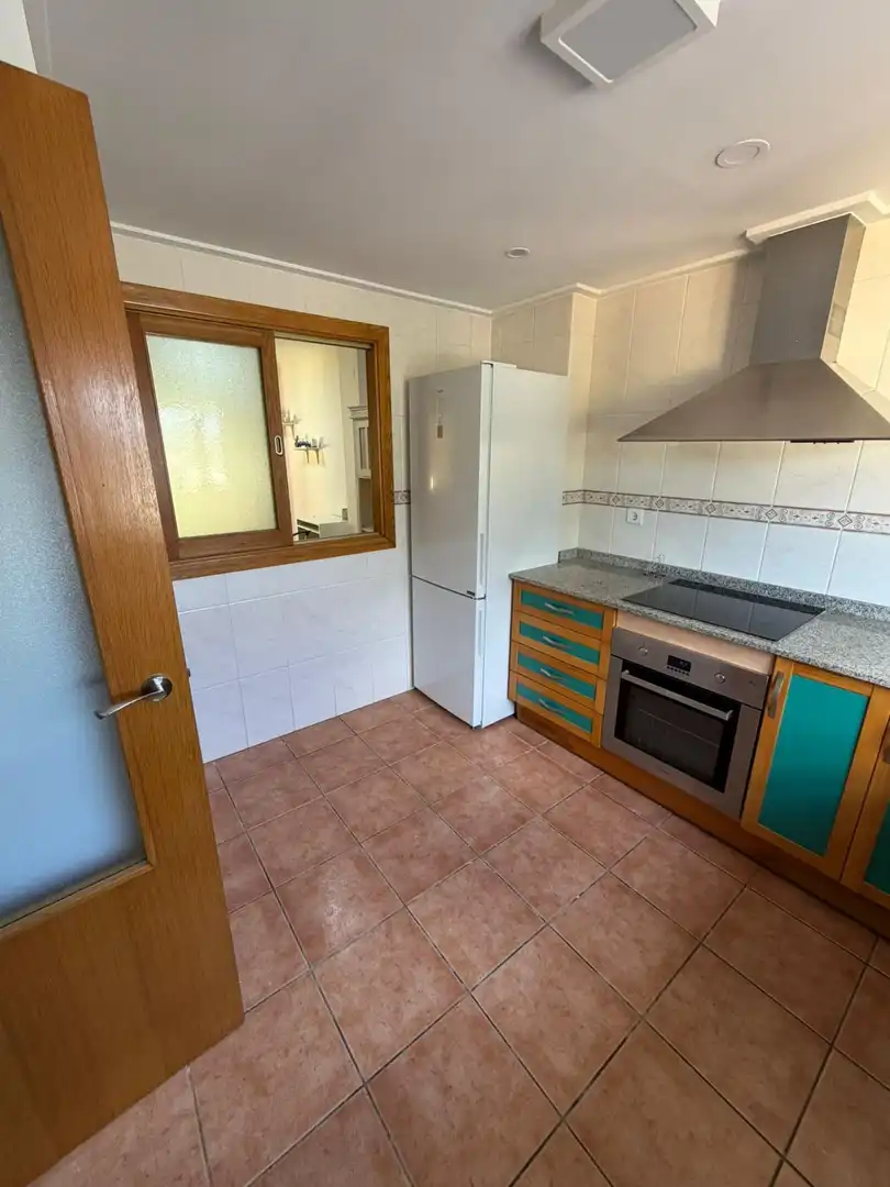 Cocina de Casa adosada de alquiler en Alzira con Aire acondicionado, Jardín privado y Terraza