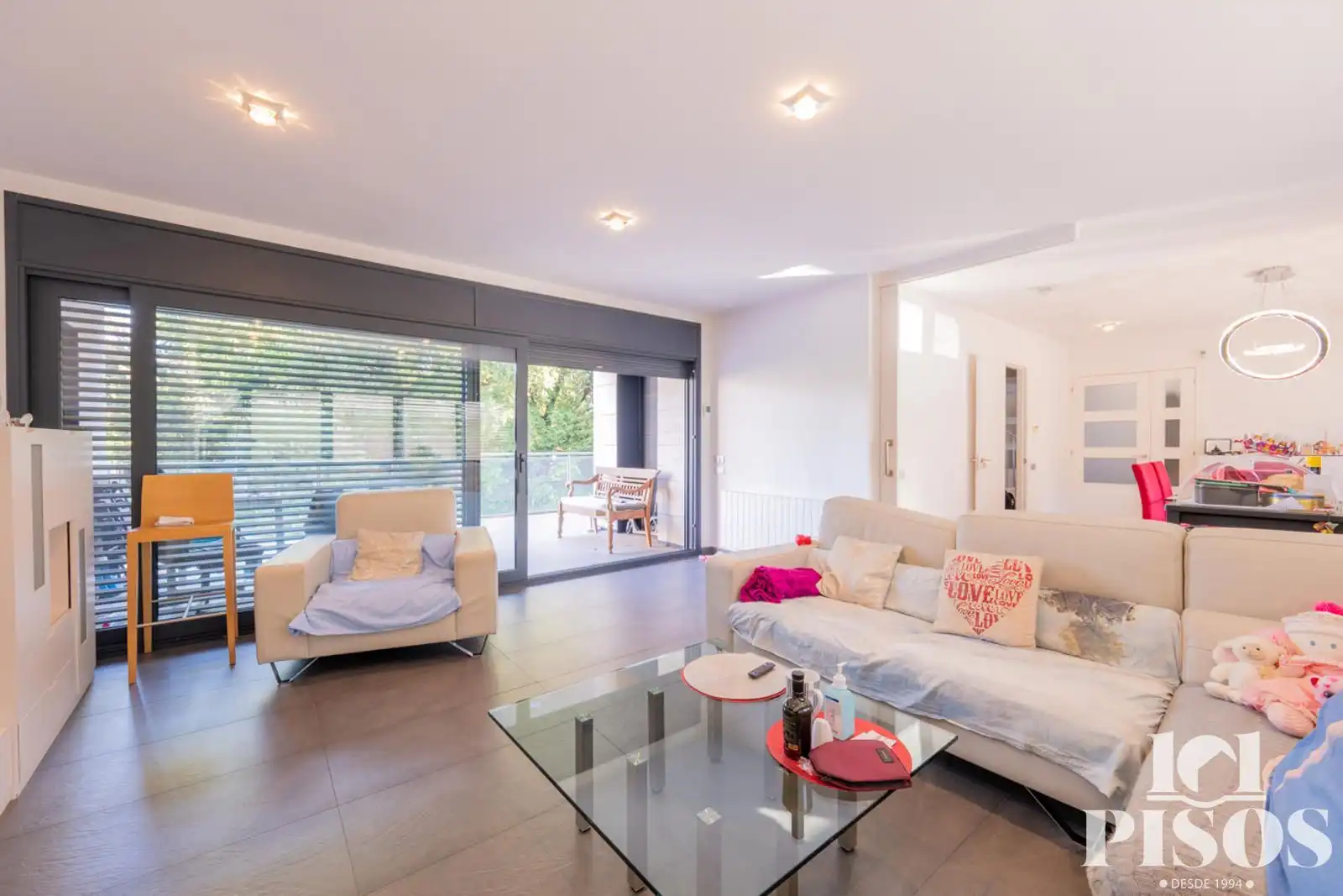 Living room of Houses for sale in Sant Cugat del Vallès  with Air Conditioner, Storage room and Swimming Pool