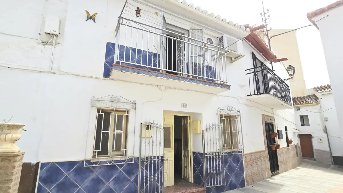 Vista exterior de Casa adosada en venta en Benamargosa con Aire acondicionado, Horno y Balcón