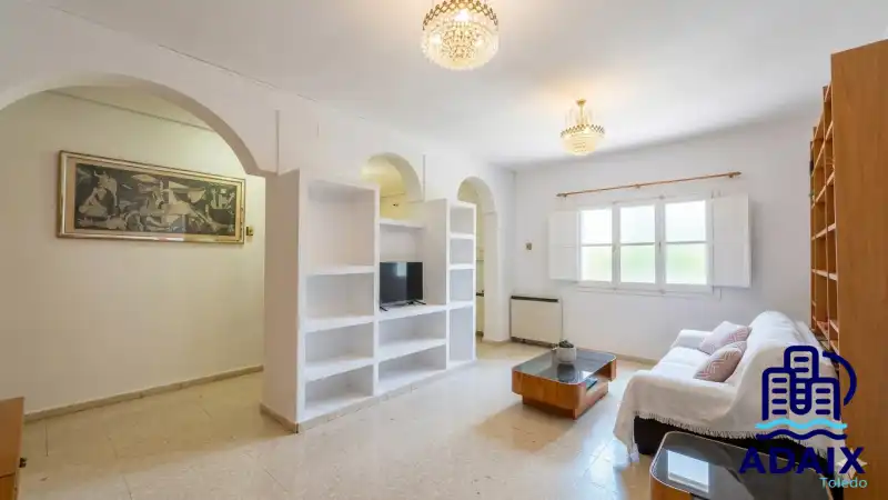 Sala d'estar de Casa o xalet en venda en Bargas amb Calefacció, Terrassa i Moblat