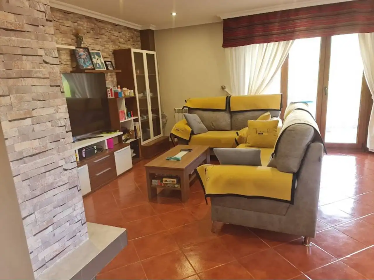 Sala d'estar de Casa o xalet en venda en Sanxenxo amb Calefacció, Jardí privat i Parquet