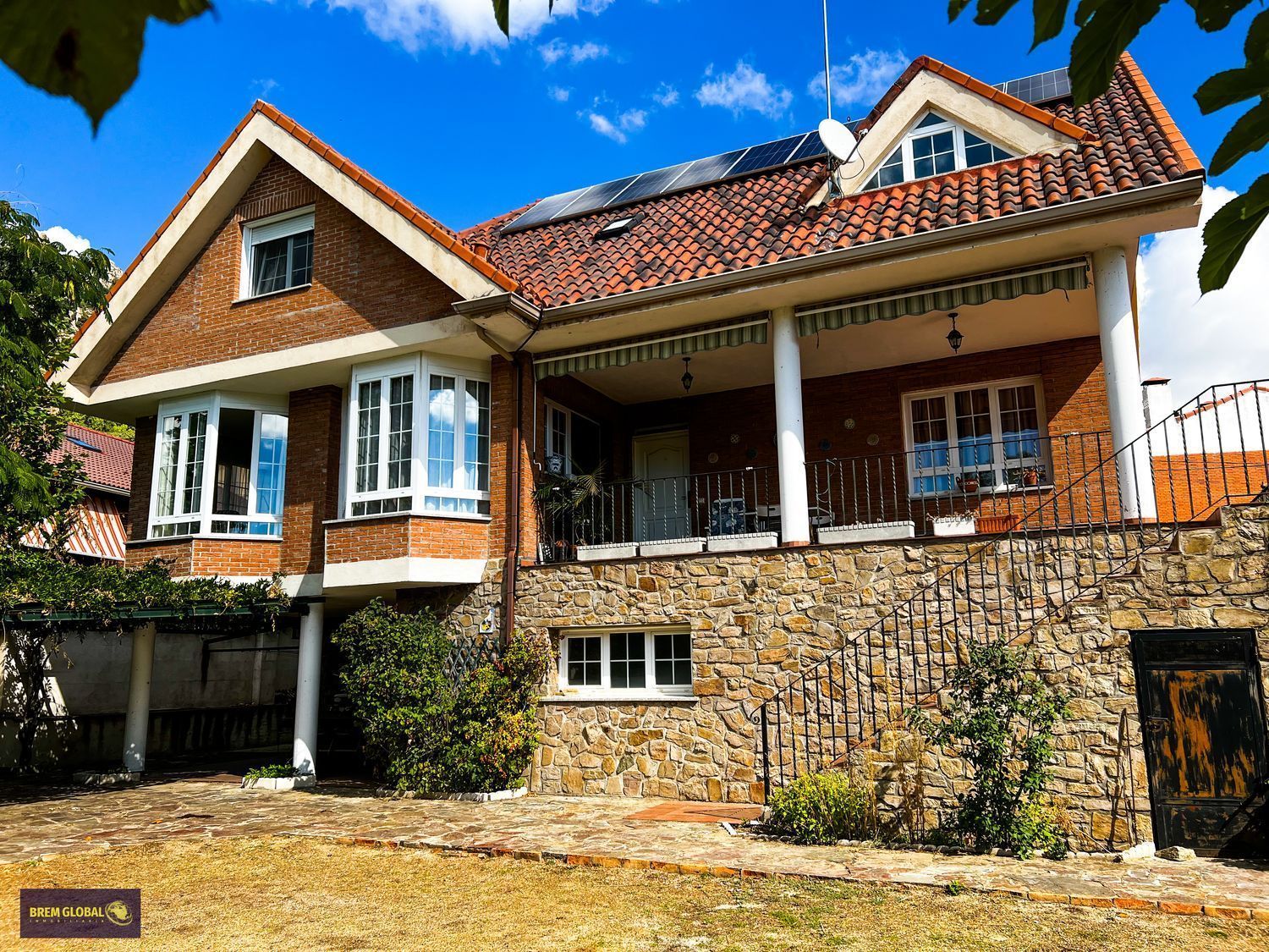 Exterior view of House or chalet for sale in La Cabrera  with Private garden, Terrace and Storage room