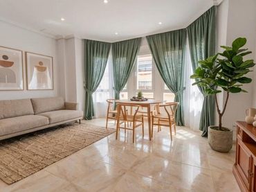 Piso con balcón en venta en Elche ciudad