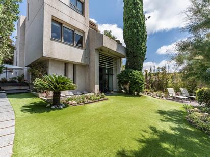 Jardí de Casa o xalet en venda en Esplugues de Llobregat amb Aire condicionat, Terrassa i Balcó