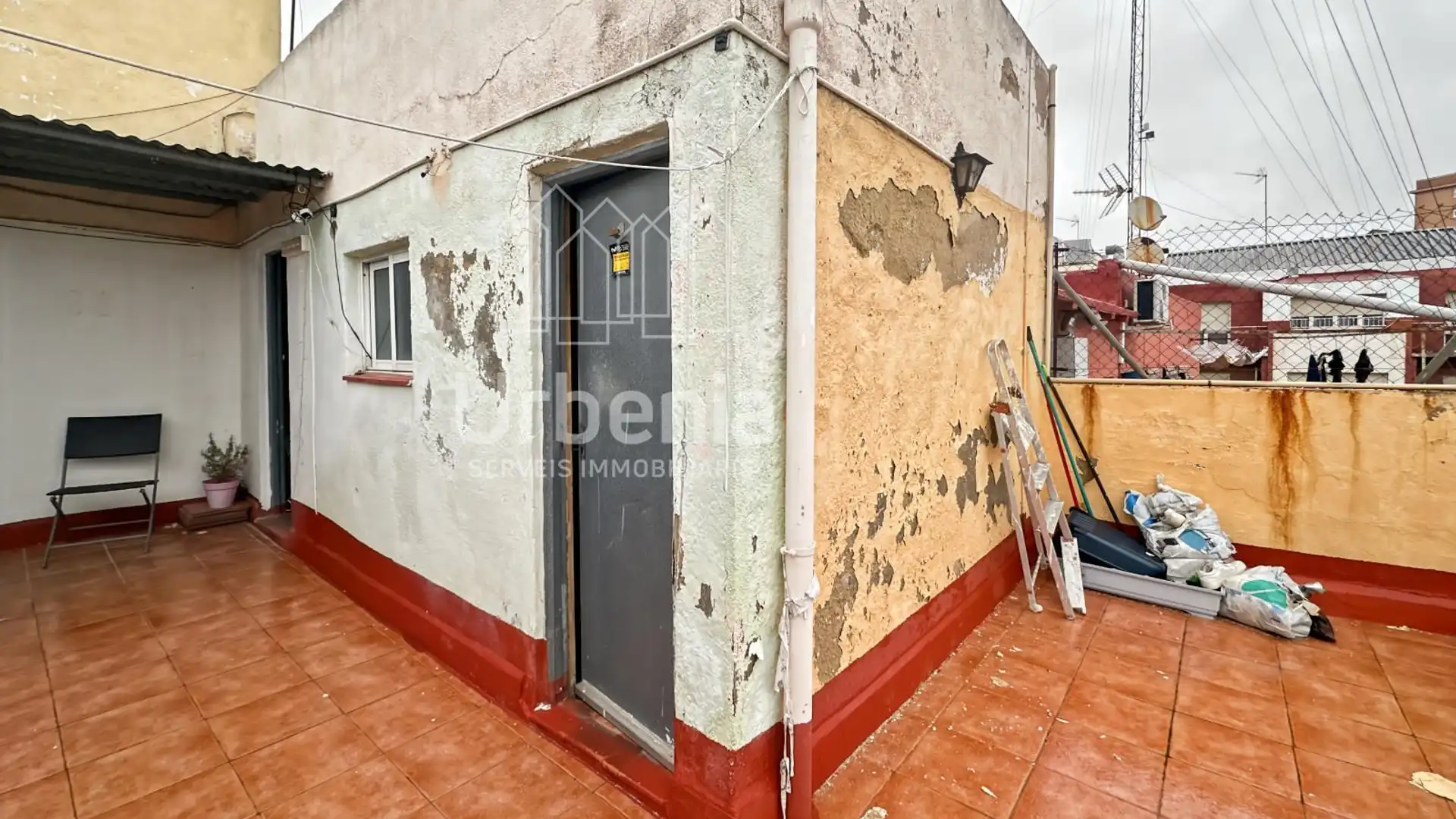 Attic for sale in Sistrells