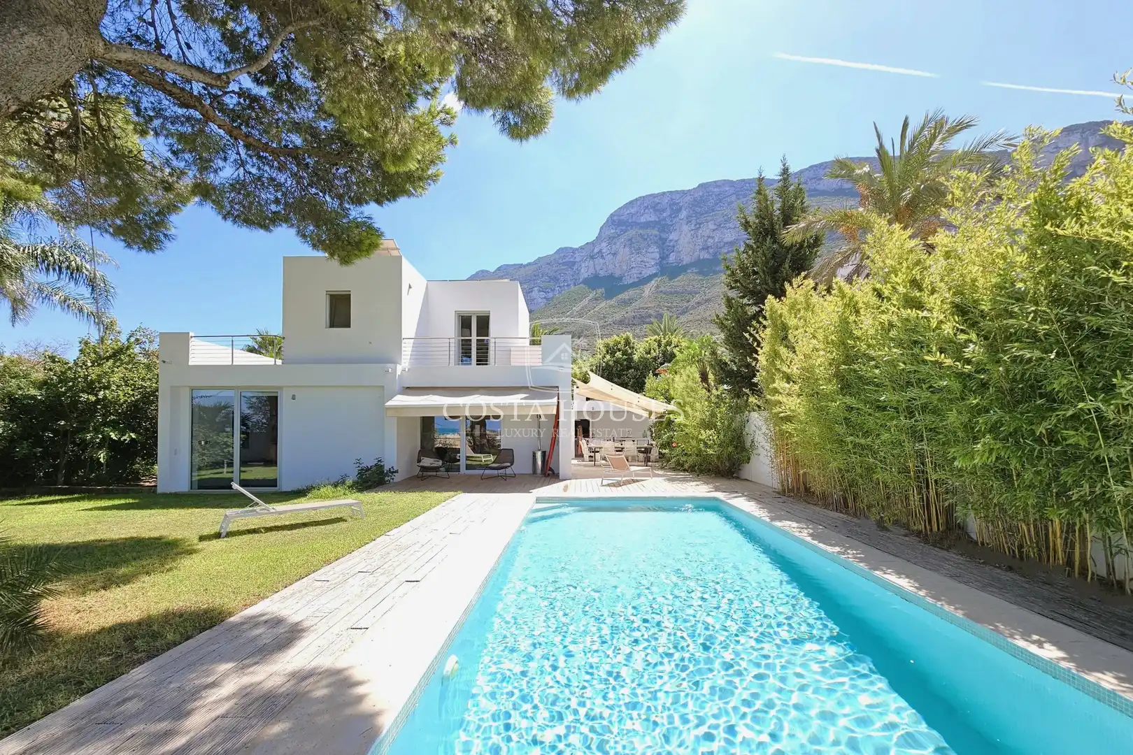 Exterior view of Houses for sale in Dénia  with Air Conditioner, Private garden and Terrace