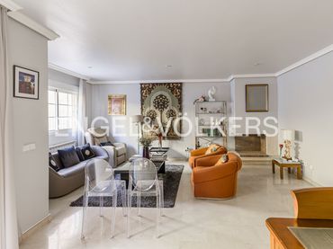Maison mitoyenne avec balcon à vendre à Rozas Centro