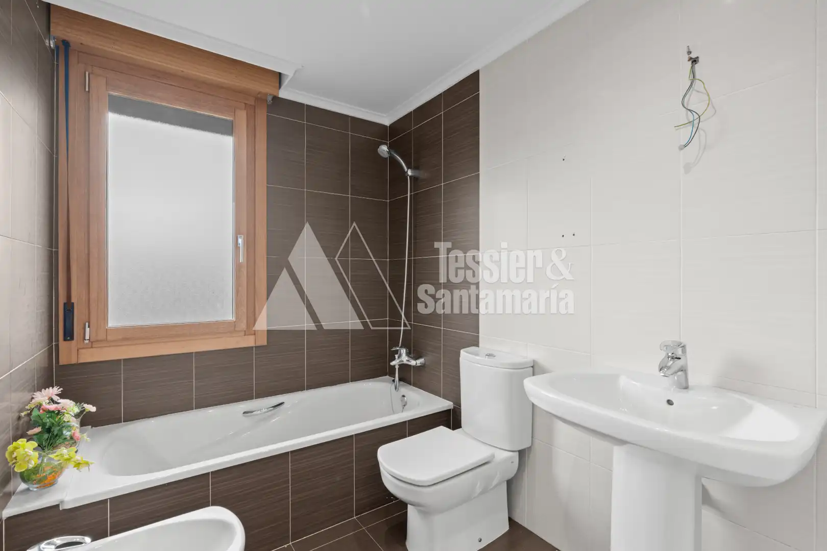 Bathroom of Flat for sale in Gijón   with Heating, Parquet flooring and Storage room