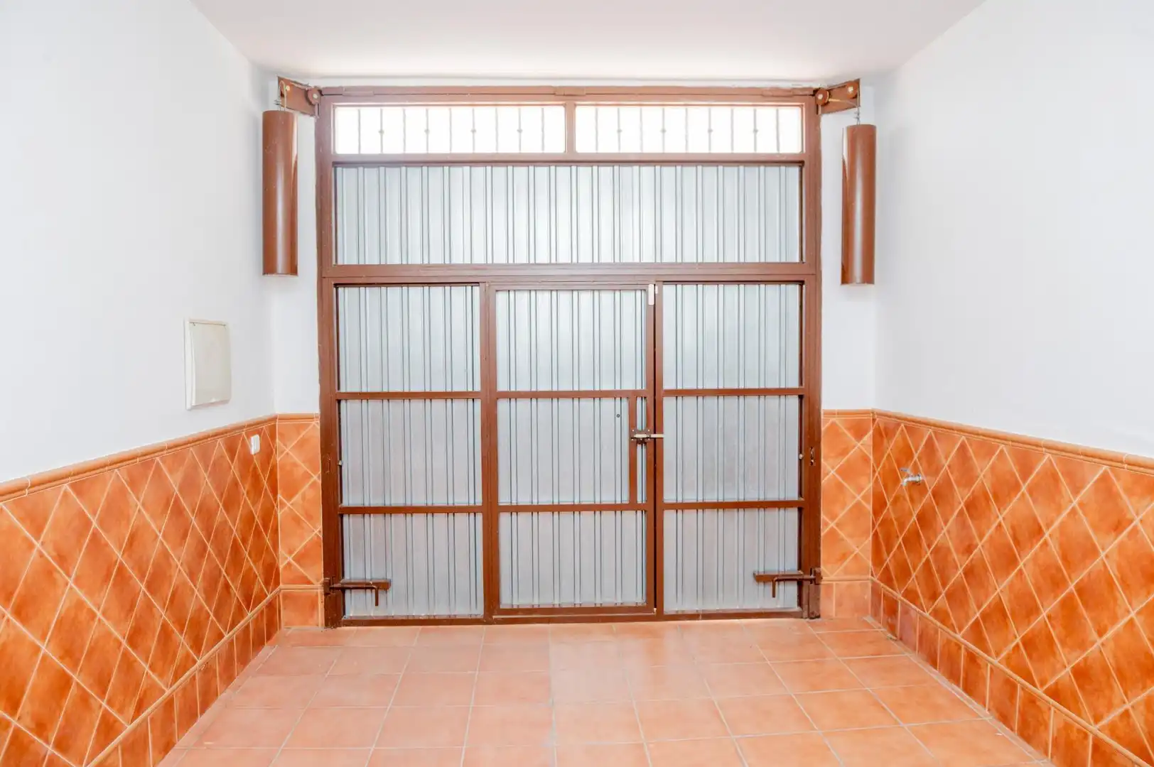 Houses for sale in Cuevas Bajas  with Air Conditioner, Terrace and Storage room